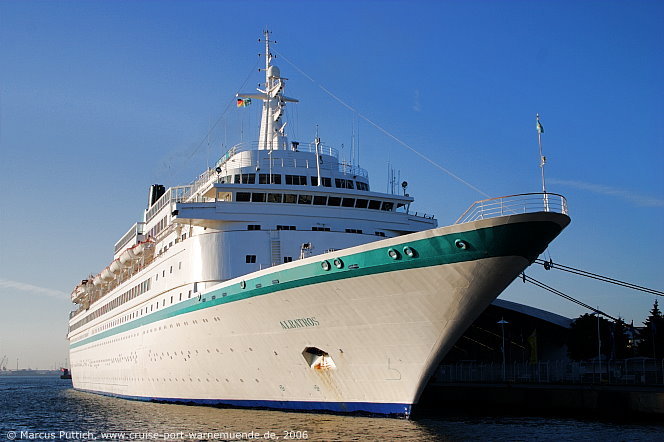 Das Kreuzfahrtschiff ALBATROS am 23. September 2006 im Kreuzfahrthafen Warnem&uuml;nde in der Hansestadt Rostock.