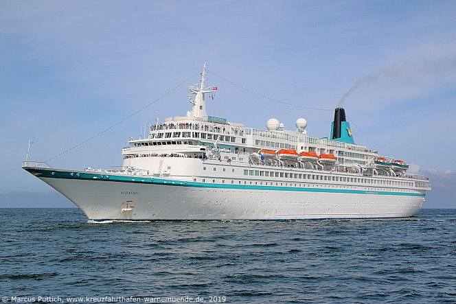 Das Kreuzfahrtschiff ALBATROS am 09. August 2019 im Kreuzfahrthafen Warnem&uuml;nde in der Hansestadt Rostock.