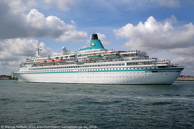 Das Kreuzfahrtschiff ALBATROS am 09. August 2019 im Kreuzfahrthafen Warnem&uuml;nde in der Hansestadt Rostock.