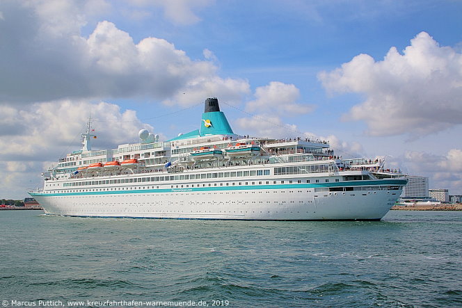 Das Kreuzfahrtschiff ALBATROS am 09. August 2019 im Kreuzfahrthafen Warnem&uuml;nde in der Hansestadt Rostock.