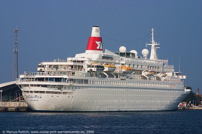 Das Kreuzfahrtschiff BOUDICCA am 01. Oktober 2006 im Kreuzfahrthafen Warnem&uuml;nde in der Hansestadt Rostock.