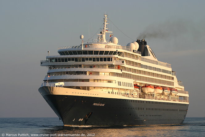 Das Kreuzfahrtschiff PRINSENDAM am 04. August 2012 im Kreuzfahrthafen Warnem&uuml;nde in der Hansestadt Rostock.