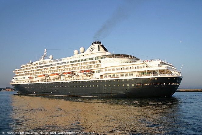 Das Kreuzfahrtschiff PRINSENDAM am 04. August 2012 im Kreuzfahrthafen Warnem&uuml;nde in der Hansestadt Rostock.