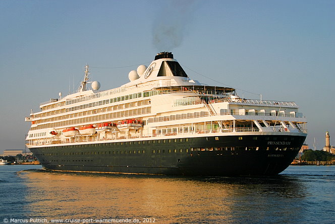 Das Kreuzfahrtschiff PRINSENDAM am 04. August 2012 im Kreuzfahrthafen Warnem&uuml;nde in der Hansestadt Rostock.