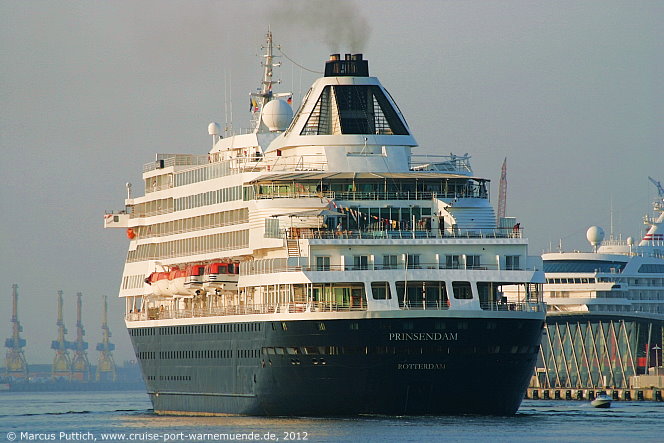 Das Kreuzfahrtschiff PRINSENDAM am 04. August 2012 im Kreuzfahrthafen Warnem&uuml;nde in der Hansestadt Rostock.