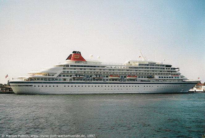 Das Kreuzfahrtschiff ROYAL VIKING SUN am 07. August 1997 im Kreuzfahrthafen Warnem&uuml;nde in der Hansestadt Rostock.