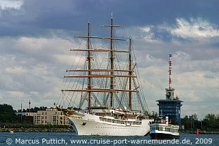 Das Kreuzfahrtschiff SEA CLOUD II am 13. August 2009 im Ostseebad Warnem&uuml;nde.