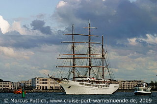 Das Kreuzfahrtschiff SEA CLOUD II am 13. August 2009 im Ostseebad Warnem&uuml;nde.