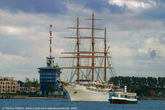Das Kreuzfahrtschiff SEA CLOUD II am 13. August 2009 im Ostseebad Warnem&uuml;nde.