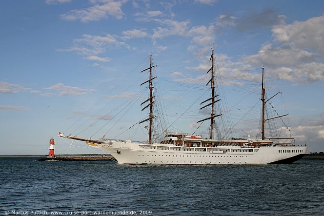 Das Kreuzfahrtschiff SEA CLOUD II am 13. August 2009 im Ostseebad Warnem&uuml;nde.