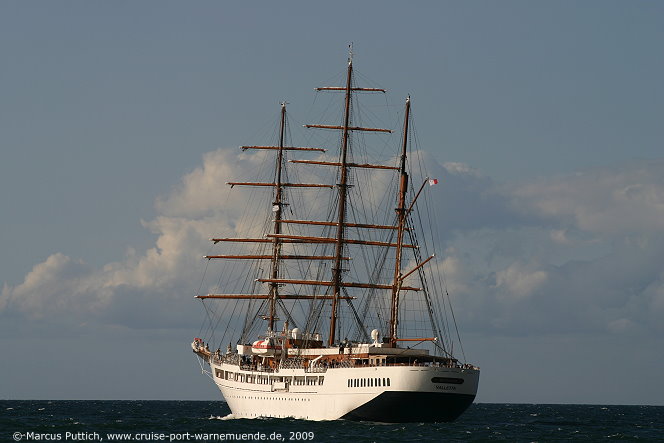 Das Kreuzfahrtschiff SEA CLOUD II am 13. August 2009 im Ostseebad Warnem&uuml;nde.