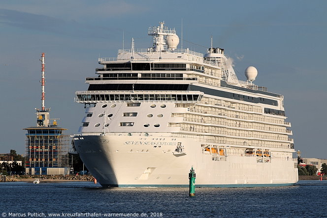 Das Kreuzfahrtschiff SEVEN SEAS EXPLORER am 29. Juli 2018 im Kreuzfahrthafen Warnem&uuml;nde in der Hansestadt Rostock.