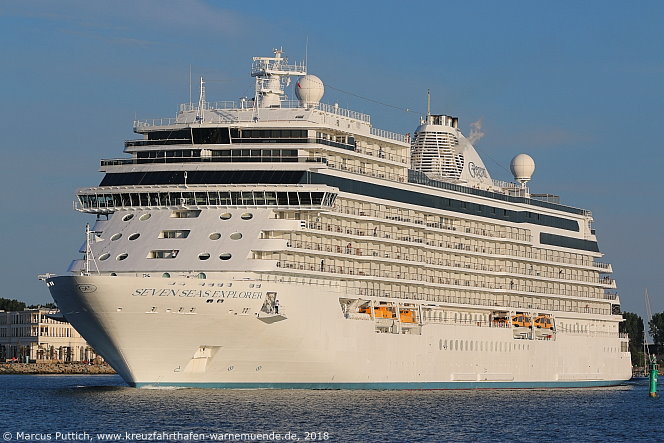 Das Kreuzfahrtschiff SEVEN SEAS EXPLORER am 29. Juli 2018 im Kreuzfahrthafen Warnem&uuml;nde in der Hansestadt Rostock.