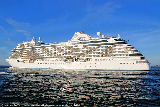 Das Kreuzfahrtschiff SEVEN SEAS EXPLORER am 29. Juli 2018 im Kreuzfahrthafen Warnem&uuml;nde in der Hansestadt Rostock.