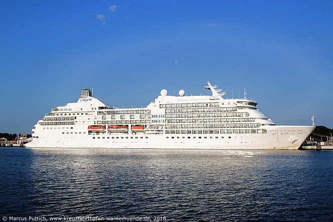 Das Kreuzfahrtschiff SEVEN SEAS NAVIGATOR von der Kreuzfahrtreederei Regent Seven Seas Cruises am 31. Juli 2018 im Kreuzfahrthafen Warnemünde in der Hansestadt Rostock.