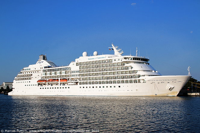 Das Kreuzfahrtschiff SEVEN SEAS NAVIGATOR von der Kreuzfahrtreederei Regent Seven Seas Cruises am 31. Juli 2018 im Kreuzfahrthafen Warnemünde in der Hansestadt Rostock.