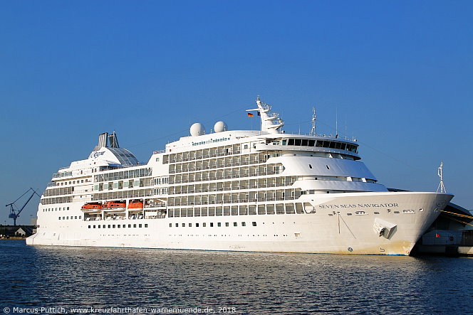 Das Kreuzfahrtschiff SEVEN SEAS NAVIGATOR von der Kreuzfahrtreederei Regent Seven Seas Cruises am 31. Juli 2018 im Kreuzfahrthafen Warnemünde in der Hansestadt Rostock.