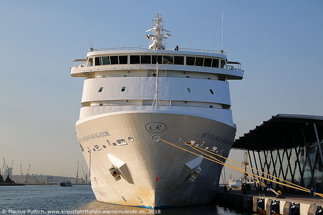 Das Kreuzfahrtschiff SEVEN SEAS NAVIGATOR von der Kreuzfahrtreederei Regent Seven Seas Cruises am 31. Juli 2018 im Kreuzfahrthafen Warnemünde in der Hansestadt Rostock.
