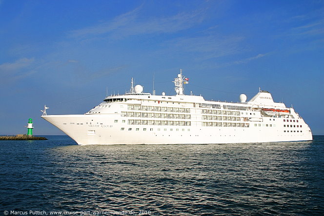 Das Kreuzfahrtschiff SILVER CLOUD am 31. Juli 2010 im Kreuzfahrthafen Warnem&uuml;nde in der Hansestadt Rostock.