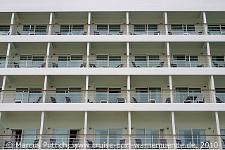 Das Kreuzfahrtschiff SILVER WHISPER am 15. Juni 2010 im Ostseebad Warnem&uuml;nde.