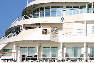 Das Kreuzfahrtschiff SILVER WHISPER am 23. Juli 2012 im Ostseebad Warnem&uuml;nde.