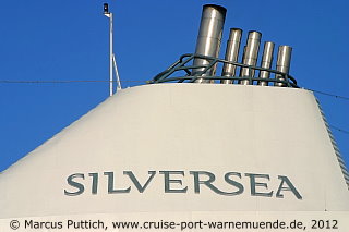 Das Kreuzfahrtschiff SILVER WHISPER am 23. Juli 2012 im Ostseebad Warnem&uuml;nde.