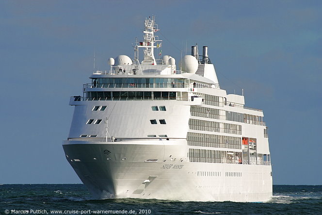 Das Kreuzfahrtschiff SILVER WHISPER am 15. Juni 2010 im Ostseebad Warnem&uuml;nde.