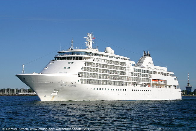 Das Kreuzfahrtschiff SILVER WHISPER am 27. Mai 2012 im Ostseebad Warnem&uuml;nde.
