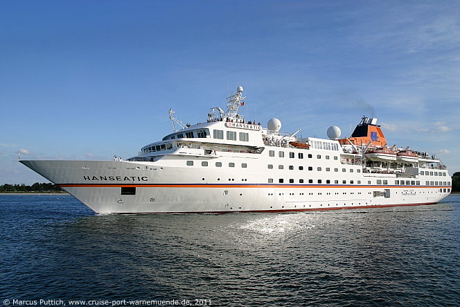 Das Kreuzfahrtschiff HANSEATIC von der Kreuzfahrtreederei Hapag-Lloyd Kreuzfahrten am 14. Juni 2011 in L&uuml;beck (Deutschland).
