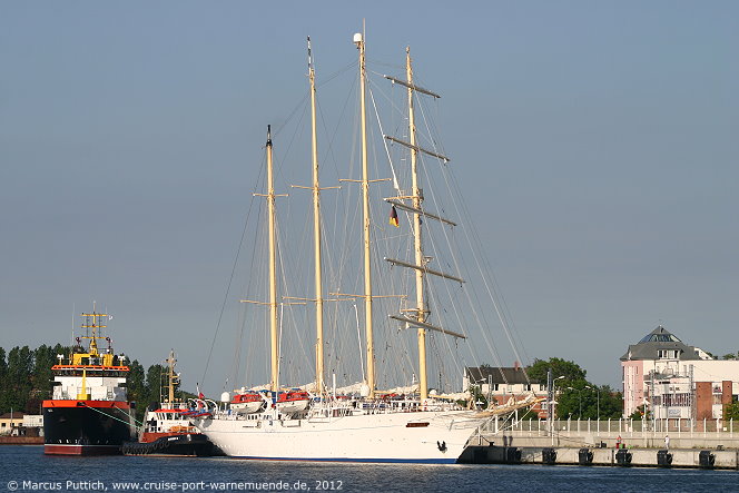 Das Kreuzfahrtschiff STAR FLYER am 09. Juni 2012 im Ostseebad Warnem&uuml;nde (Erstanlauf).