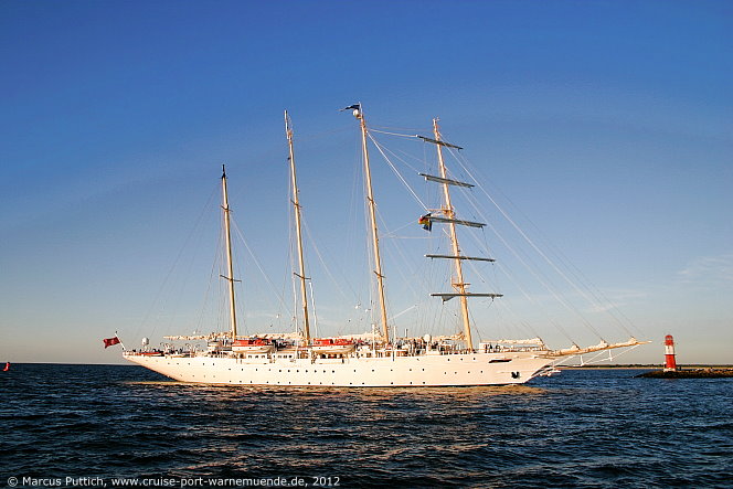 Das Kreuzfahrtschiff STAR FLYER am 11. August 2012 im Ostseebad Warnem&uuml;nde.