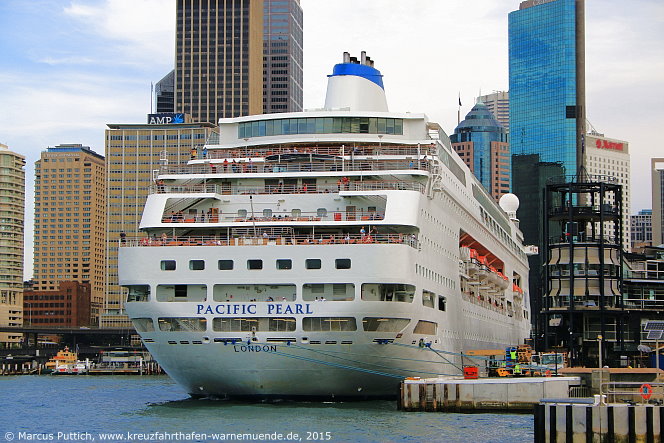Das Kreuzfahrtschiff PACIFIC PEARL am 02. April 2015 in Sydney (Australien).