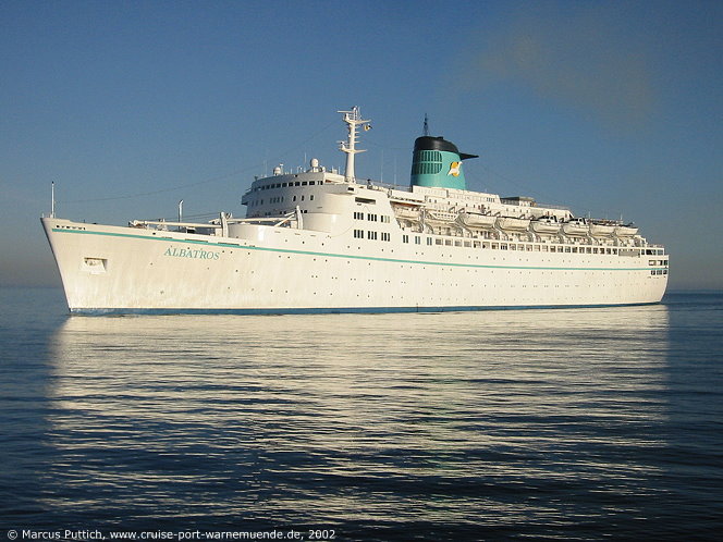 Das Kreuzfahrtschiff ALBATROS am 18. Mai 2002 in der Hansestadt Rostock.