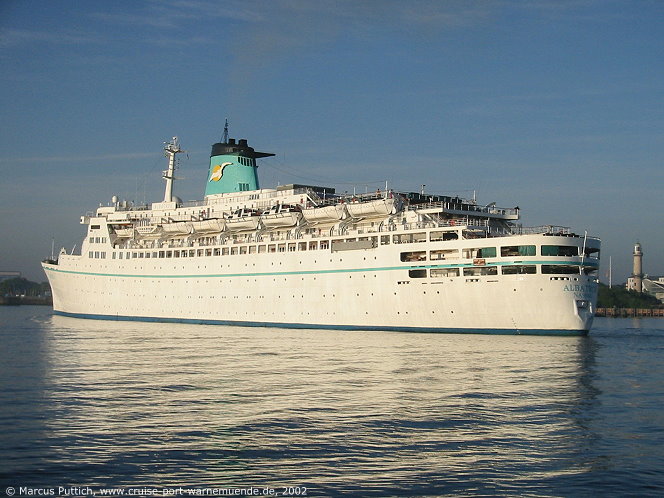 Das Kreuzfahrtschiff ALBATROS am 18. Mai 2002 in der Hansestadt Rostock.