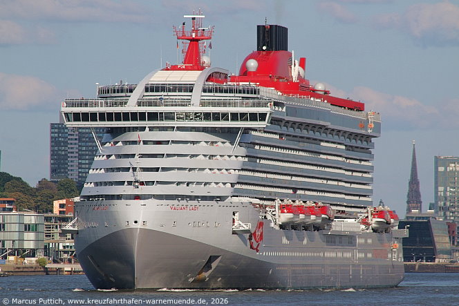 Das Kreuzfahrtschiff VALIANT LADY von der Kreuzfahrtreederei Virgin Voyages am 25. August 2026 in Hamburg (Deutschland).
