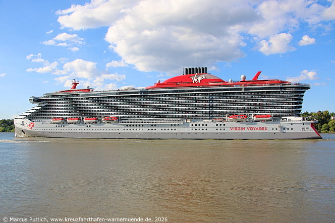 Das Kreuzfahrtschiff VALIANT LADY von der Kreuzfahrtreederei Virgin Voyages am 25. August 2026 in Hamburg (Deutschland).