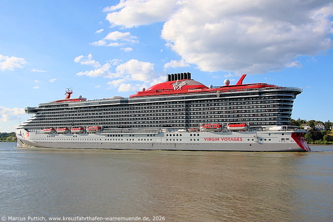 Das Kreuzfahrtschiff VALIANT LADY von der Kreuzfahrtreederei Virgin Voyages am 25. August 2026 in Hamburg (Deutschland).