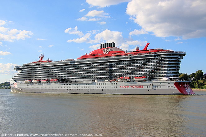 Das Kreuzfahrtschiff VALIANT LADY von der Kreuzfahrtreederei Virgin Voyages am 25. August 2026 in Hamburg (Deutschland).