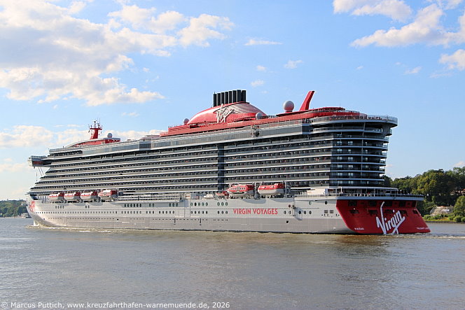 Das Kreuzfahrtschiff VALIANT LADY von der Kreuzfahrtreederei Virgin Voyages am 25. August 2026 in Hamburg (Deutschland).