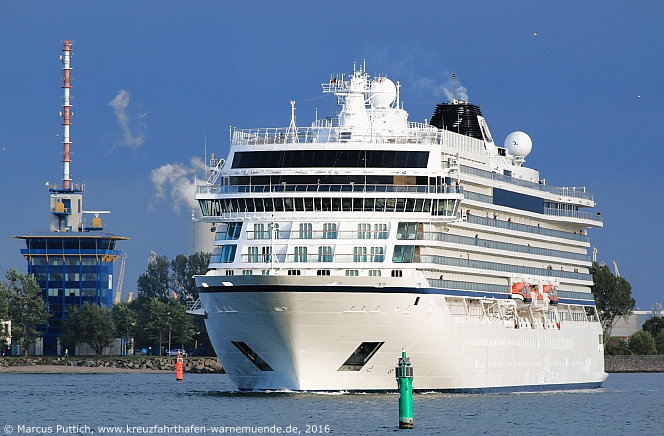Das Kreuzfahrtschiff VIKING SEA von der Kreuzfahrtreederei Viking Ocean Cruises am 14. Mai 2016 im Kreuzfahrthafen Warnemünde in der Hansestadt Rostock (Erstanlauf).
