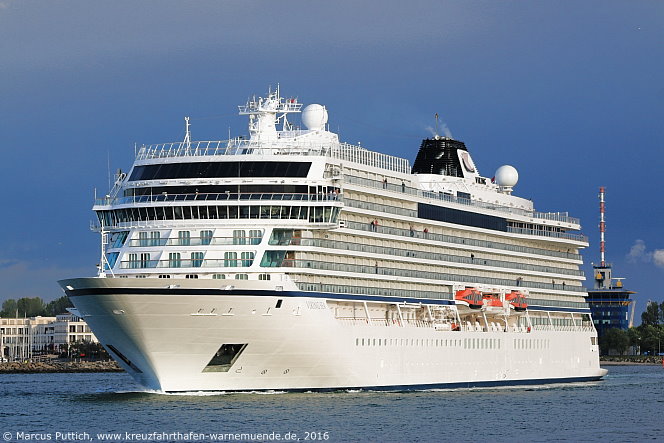 Das Kreuzfahrtschiff VIKING SEA von der Kreuzfahrtreederei Viking Ocean Cruises am 14. Mai 2016 im Kreuzfahrthafen Warnem&uuml;nde in der Hansestadt Rostock (Erstanlauf).