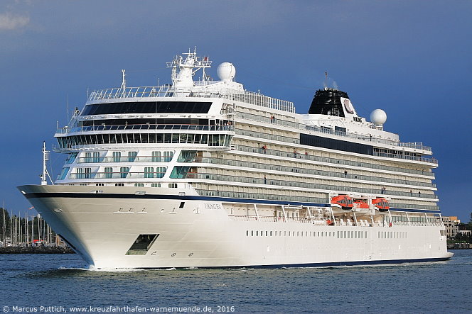Das Kreuzfahrtschiff VIKING SEA von der Kreuzfahrtreederei Viking Ocean Cruises am 14. Mai 2016 im Kreuzfahrthafen Warnem&uuml;nde in der Hansestadt Rostock (Erstanlauf).
