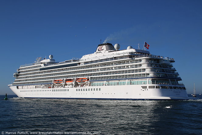 Das Kreuzfahrtschiff VIKING SKY von der Kreuzfahrtreederei Viking Ocean Cruises am 26. Mai 2017 im Kreuzfahrthafen Warnemünde in der Hansestadt Rostock.
