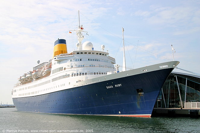Das Kreuzfahrtschiff SAGA RUBY am 03. Juli 2005 im Kreuzfahrthafen Warnem&uuml;nde in der Hansestadt Rostock.