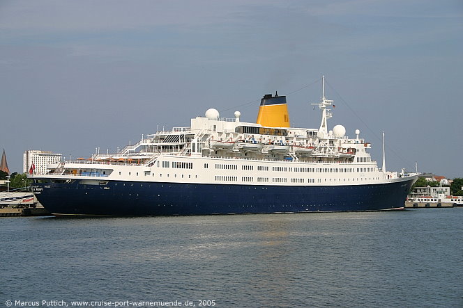 Das Kreuzfahrtschiff SAGA RUBY am 03. Juli 2005 im Kreuzfahrthafen Warnem&uuml;nde in der Hansestadt Rostock.