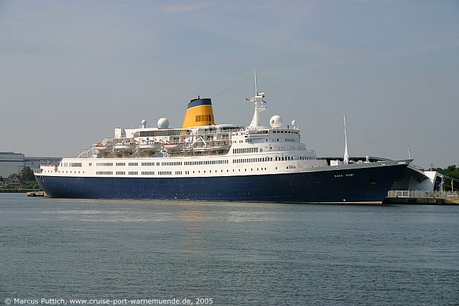 Das Kreuzfahrtschiff SAGA RUBY am 03. Juli 2005 im Kreuzfahrthafen Warnem&uuml;nde in der Hansestadt Rostock.