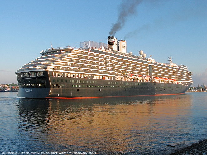 Das Kreuzfahrtschiff WESTERDAM am 02. Juli 2004 im Kreuzfahrthafen Warnem&uuml;nde in der Hansestadt Rostock (Erstanlauf).