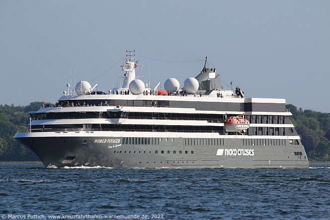 Das Kreuzfahrtschiff WORLD VOYAGER am 11. Juni 2022 in Kiel (Deutschland).