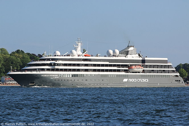 Das Kreuzfahrtschiff WORLD VOYAGER am 11. Juni 2022 in Kiel (Deutschland).