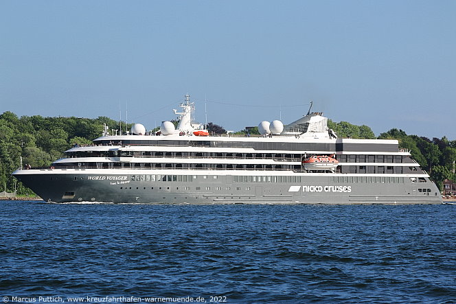 Das Kreuzfahrtschiff WORLD VOYAGER am 11. Juni 2022 in Kiel (Deutschland).